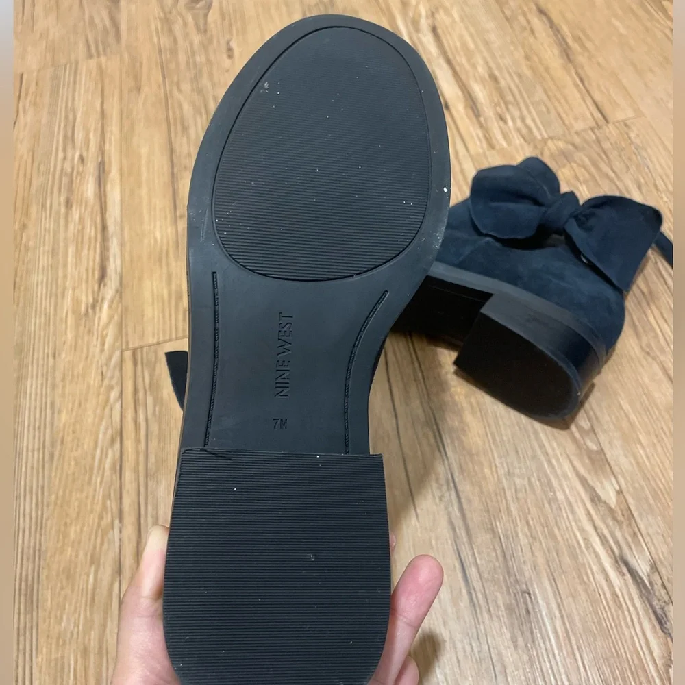 NINE WEST Women's Tinasofa Suede Ankle Booties. Size 7. Excellent condition